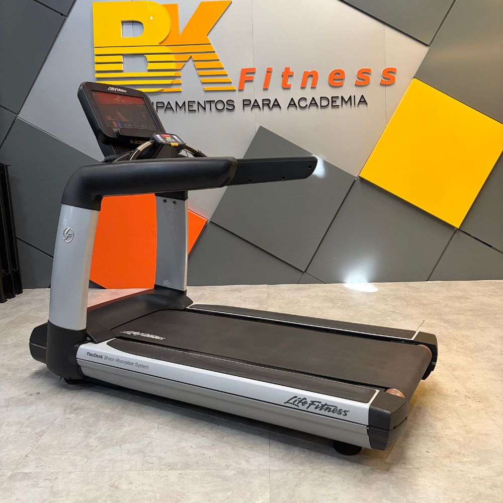 Esteira Life Fitness Discovery